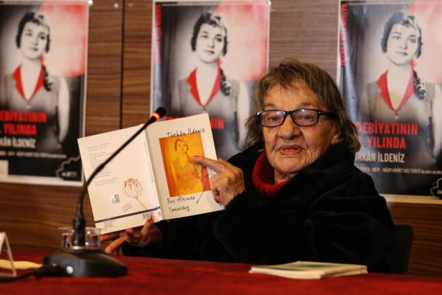 İLDENİZ, EDEBİYATININ 55. YILINDA ŞİİRLERİNİ NİLÜFERLİLER İÇİN OKUDU