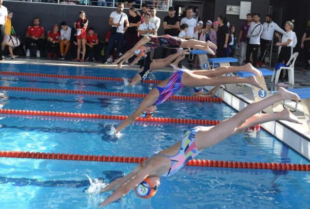 KULAÇLAR CUMHURİYET İÇİN ATILDI