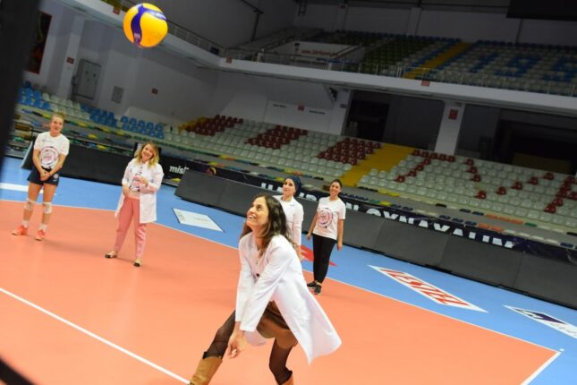 MEME KANSERİ İÇİN SAHAYA ÇIKTILAR