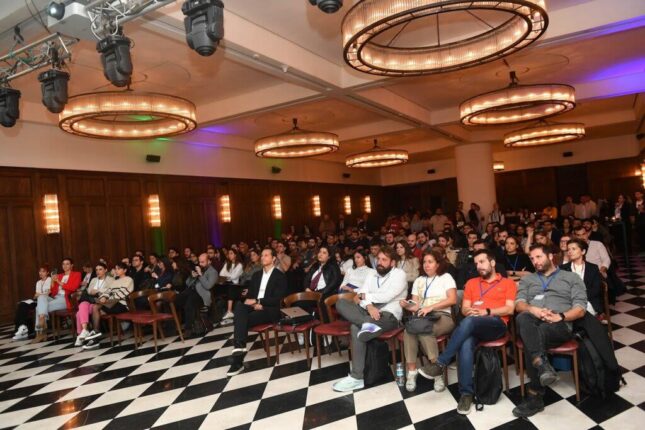 MAMA ŞİMDİ İSTANBUL’DA