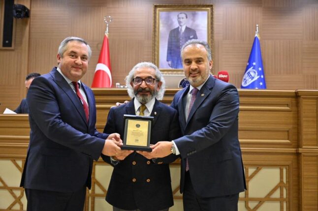Ayın vatandaşı ödülü  Dr. Hüsamettin Olgun’a
