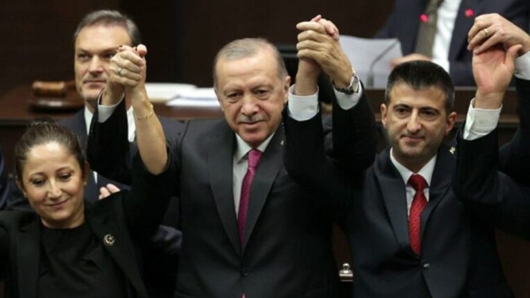 YAŞATILAN BU  BASKI VE HADSİZLİKLERE İTİRAZ EDEBİLİR MİSİNİZ???