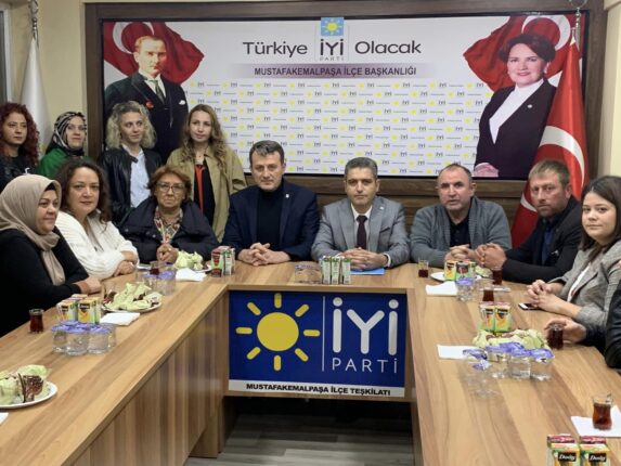 Mustafakemalpaşa’da Güler Resmen Aday!