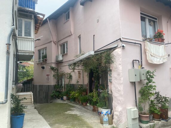 ENGELLİ AİLEYİ MAĞDUR EDEN JET KAMULAŞTIRMA! SOKAĞA ATIYORLAR!