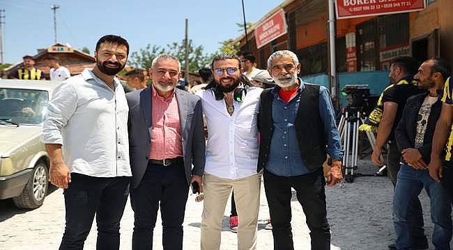 TURGAY TANULKU- SITARE AKBAS- INANC KONUKCU BU FILMDE BULUSUYOR