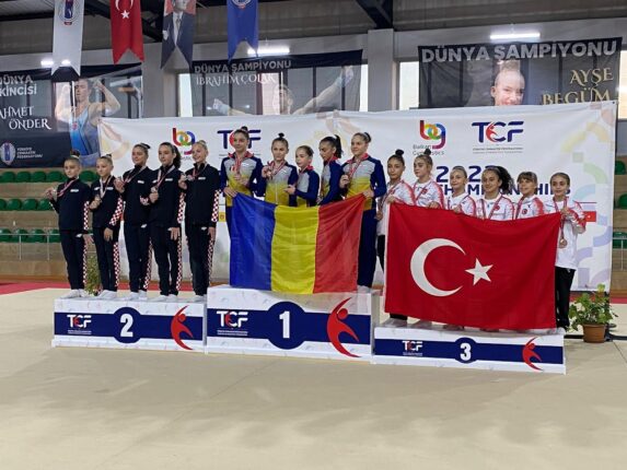 ERDEM’DEN ÖDÜLLÜ SPORCULARA KUTLAMA