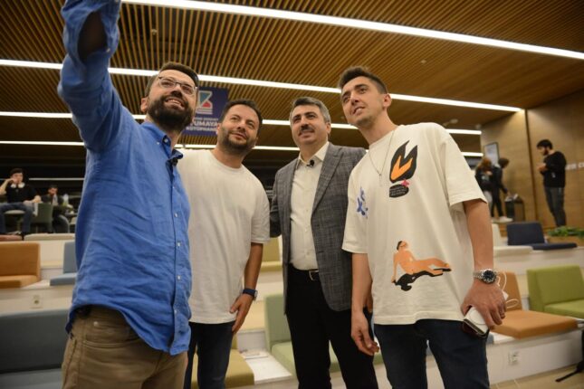 FENOMENLER YILDIRIMLI GENÇLERLE BULUŞTU