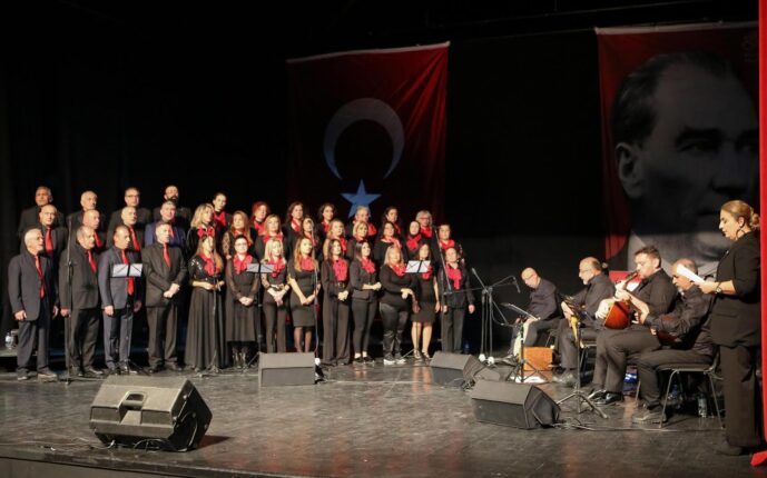 ATATÜRK NİLÜFER’DE SEVDİĞİ TÜRKÜLERLE ANILDI