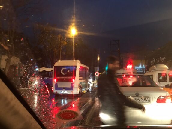 Yıldırım’da Yağış Yolları Buz Pistine Döndürdü!