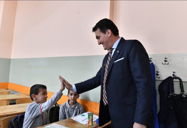 Öğretmenleri ile aynı okulda meslektaş oldular