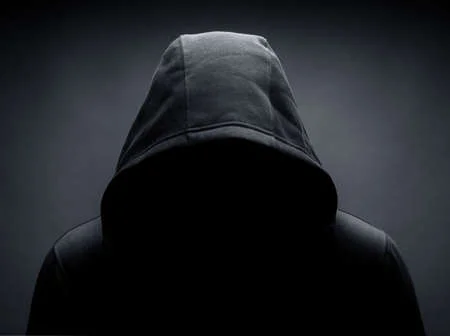 GİZEMLİ ADAM YÜZÜNÜ GÖSTERECEK!