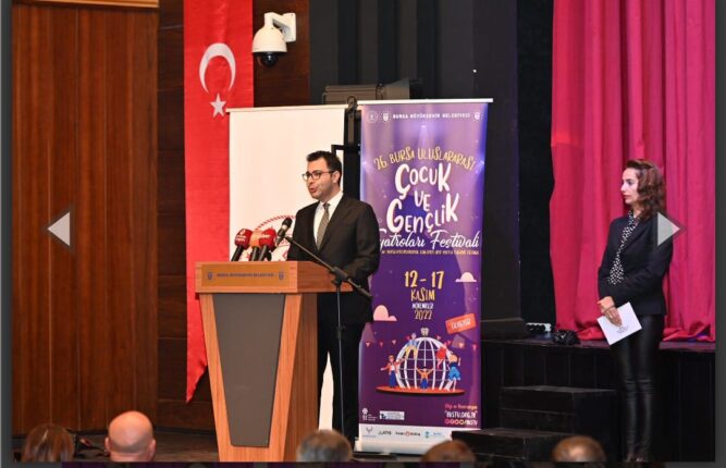 BURSA’DA TİYATRO COŞKUSU BAŞLADI