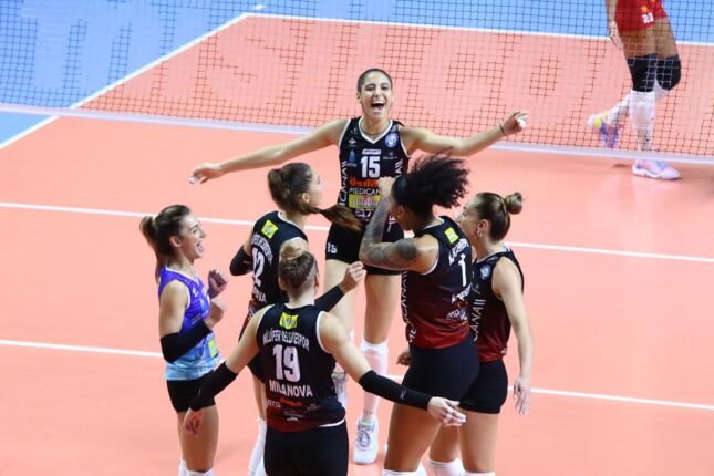 NİLÜFER’İN SULTANLARI GALATASARAY’I DEPLASMANDA DEVİRDİ