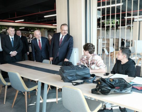 Vali Canbolat Mudanya Üniversitesini ziyaret etti