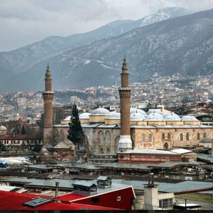 6 ASIRLIK ULU CAMİ GELECEĞE GÜVENLE  TAŞINACAK