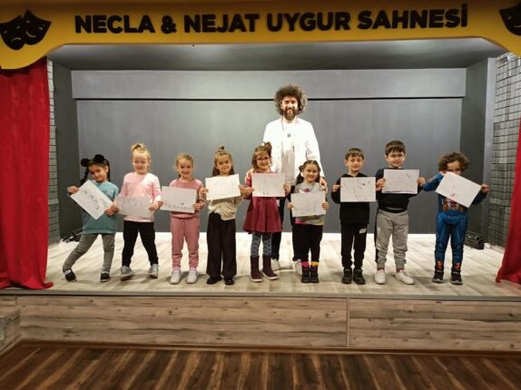 İlyas Çağlayan Güzel Sanatlar Lisesine öğrenci yetiştiriyor…