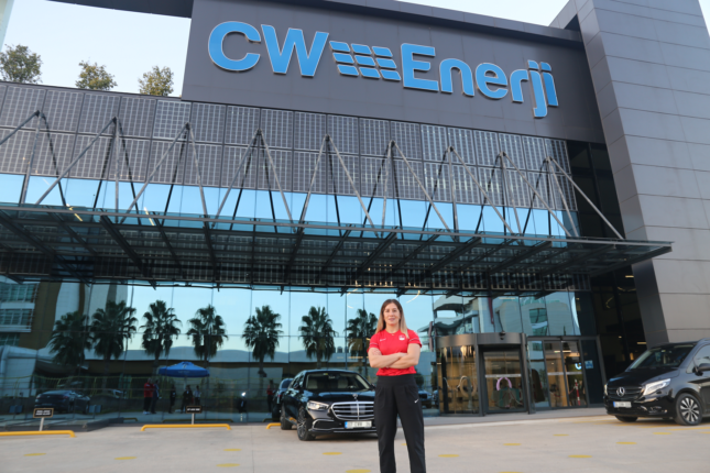 Dünya Şampiyonu Milli Güreşçimiz Yasemin Adar Yiğit CW Enerji’yi ziyaret etti