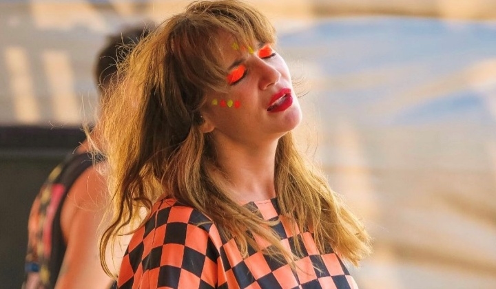 AYLİN ASLIM VE MENGENE’NİN BİRLİKTE SESLENDİRDİĞİ ŞARKI “KAYBEDERKEN İNSAN” YAYINDA!