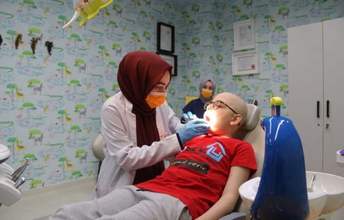 LÖSEMİLİ ÇOCUKLAR HEM EĞLENDİ HEM DE AĞIZ VE DİŞ TARAMASINDAN GEÇTİLER…