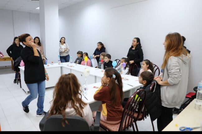 MUDANYALI ÇOCUKLARA ARA TATİL HEDİYESİ DENEYLERLE MASALLAR ATÖLYESİ BAŞLADI