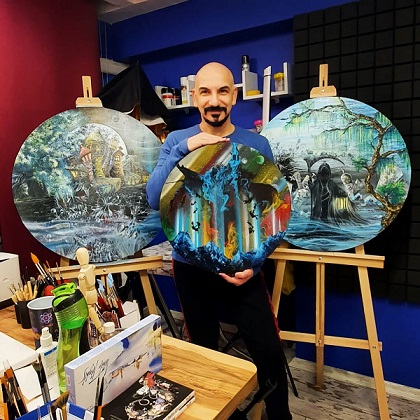 Eserleri yapım aşamasında alıcı bulunca tek bir sergiye katılamadı