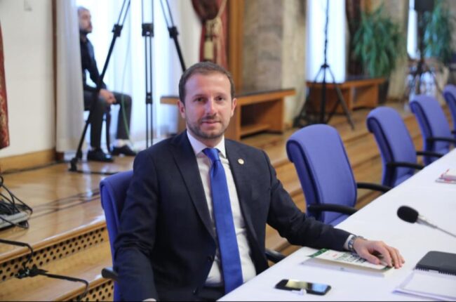 AK PARTİLİ KILIÇ, BÜTÇE GÖRÜŞMELERİNDE SÖZ ALDI :  * TÜRKİYE HİZMETLERLE DONATILIYOR