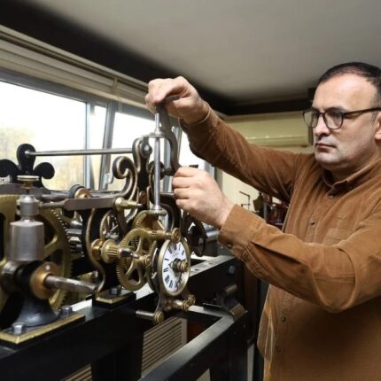 SULTAN 2.ABDÜLHAMİT DÖNEMİNİN SAATİ  30 YIL ARADAN SONRA YENİDEN ÇALIŞMAYA BAŞLADI