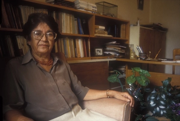 Osmanlı ve Cumhuriyet tarihinde önemli rolleri bulunan 40 kadının özel arşivi “40 Kadın 40 Hayat” kitabı ile okurlarla buluşuyor.