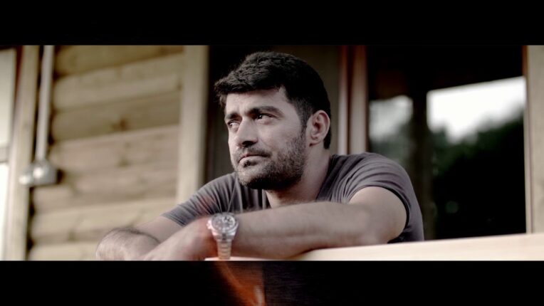 ABDULLAH ERKAL ‘YAN ŞİMDİ’ İLE YÜREKLERE DOKUNDU