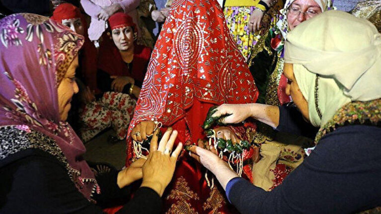 Türklerin yüzde 56,7’si gelenek ve göreneklerine bağlı değil