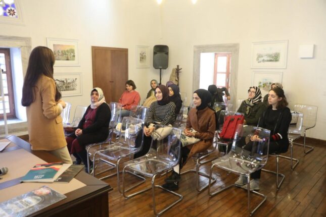 Edebiyat Okulu’nda deneme atölyesi başladı