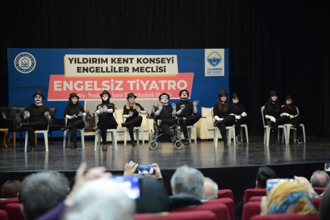 YILDIRIM’DA ‘ENGELSİZ TİYATRO’ OYUNU