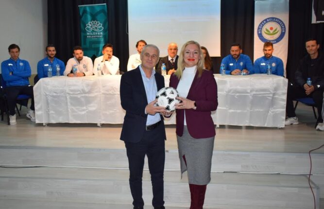 NİLÜFERLİ FUTBOLCULAR ÖĞRENCİLERLE DENEYİMLERİNİ PAYLAŞTI