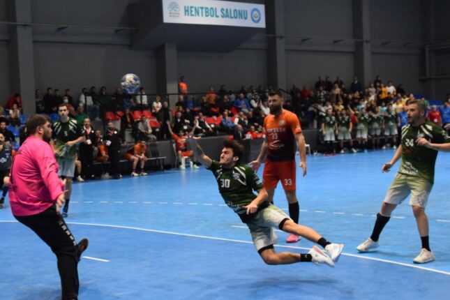 NİLÜFERLİ HENTBOLCULAR KUPADA TUR ATLADI