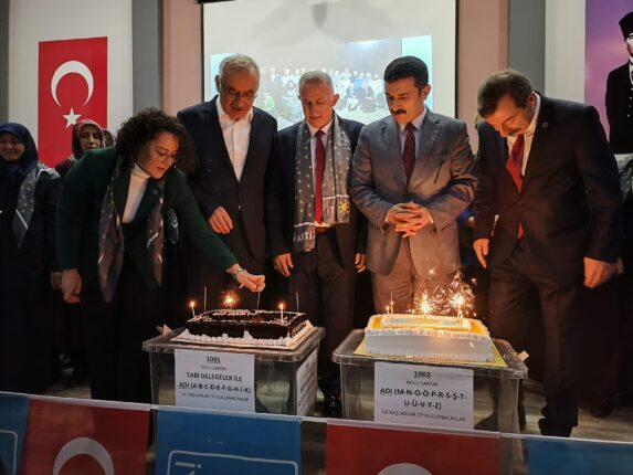 Orhaneli’nde Pastalı yemekli İYİ Kongre!