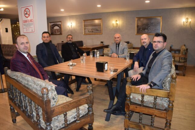 6’LI MASADA OSMANGAZİ İLÇE BAŞKANLARI BİRARADA!