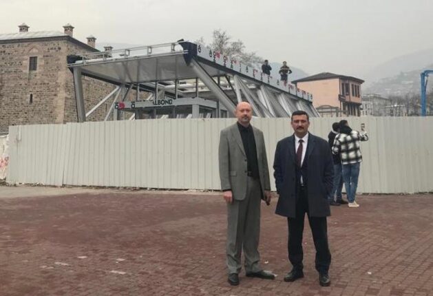 Türkoğlu, Hanlar Bölgesi’ndeki garabeti sert bir dille kınadı.  İYİ PARTİ’DEN “UCUBEKONDU” TEPKİSİ!