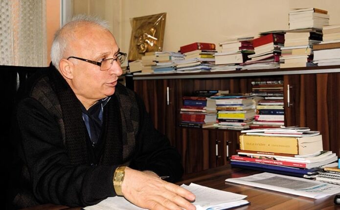 Eğitimci yazar Fehmi Enginalp’in son kitabı  Şu Bizim Tek Sokak.