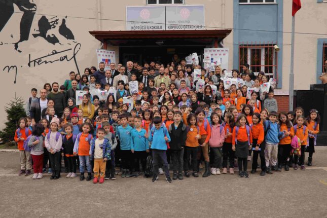 D&R, bu kez Berkay ile Artvinli çocukları sevindirdi