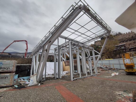 Bursa’nın Tarihini Korumakla Yükümlüsünüz! O Yapı Kaldırılmalıdır!