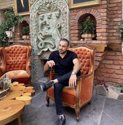 RENKLİ DÜNYANIN PATRONU ÖZGÜR YILDIZ KAMERA ÖNÜNE GEÇİYOR