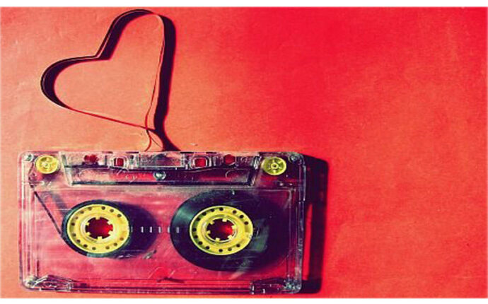 “AŞK ACISI GEÇMEDİĞİ İÇİN ŞARKI SÖYLÜYORUM”