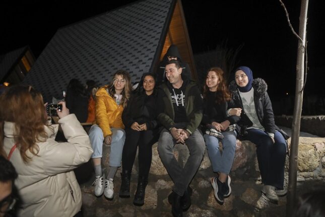 ÖĞRENCİLERDEN BAŞKANA SEVGİ SELİ