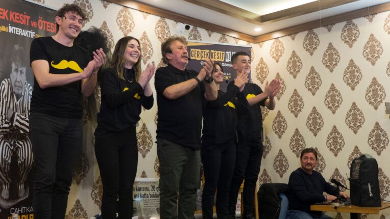 SARI BIYIK SAHNELERE DÖNÜŞ YAPTI