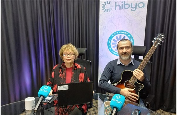 Hibya,Sanatsal Sohbetler’de gitar eşliğinde şiirler, şarkılar konuşuldu
