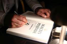 ÖDÜLLÜ GURME DR. BURKAY ADALIĞ, YENİ KİTABI “MALTIN PEŞİNDE”Yİ İLK OLARAK DOSTLARIYLA BULUŞTURDU!