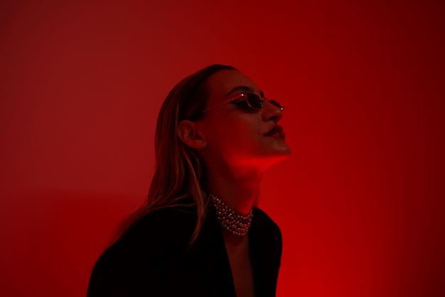 Kadın Mc’lere Bir İsim Daha Ekleniyor: “NVZ” ve ilk şarkısı “Zorum Var”