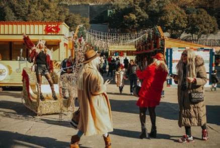 ŞEHRİN ORTASINDA KÜÇÜKÇİFTLİK PARK’TA KURULAN YILBAŞI KASABASI “WONDER VILLAGE”DA YENİ YIL HEYECANI VE KUTLAMALARI BAŞLADI!