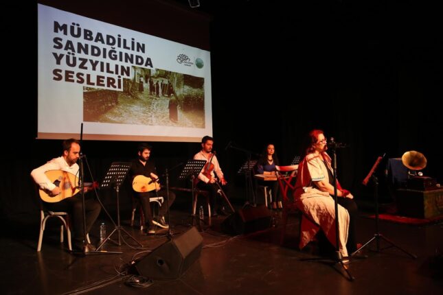 “MÜBADİLİN SANDIĞINDA YÜZYILIN SESLERİ” NİLÜFER’DE YANKILANDI