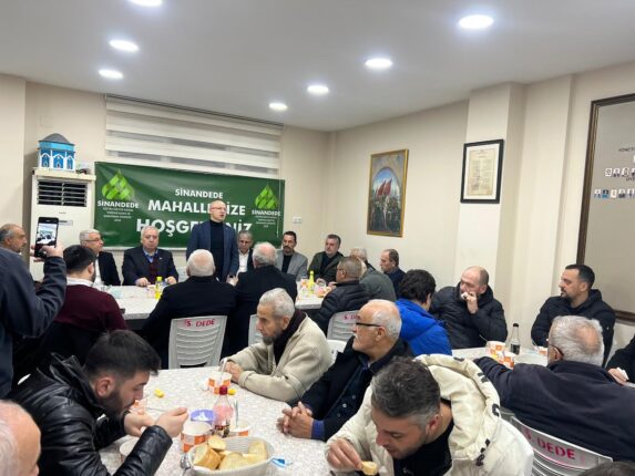 GÜRKAN, SİNANDEDE SAKİNLERİ İLE BİRARAYA GELDİ…  DAVUT GÜRKAN: “BU GÜZEL ŞEHİR İÇİN TAŞ ÜSTÜNE TAŞ KOYMAYA ÇALIŞIYORUZ”